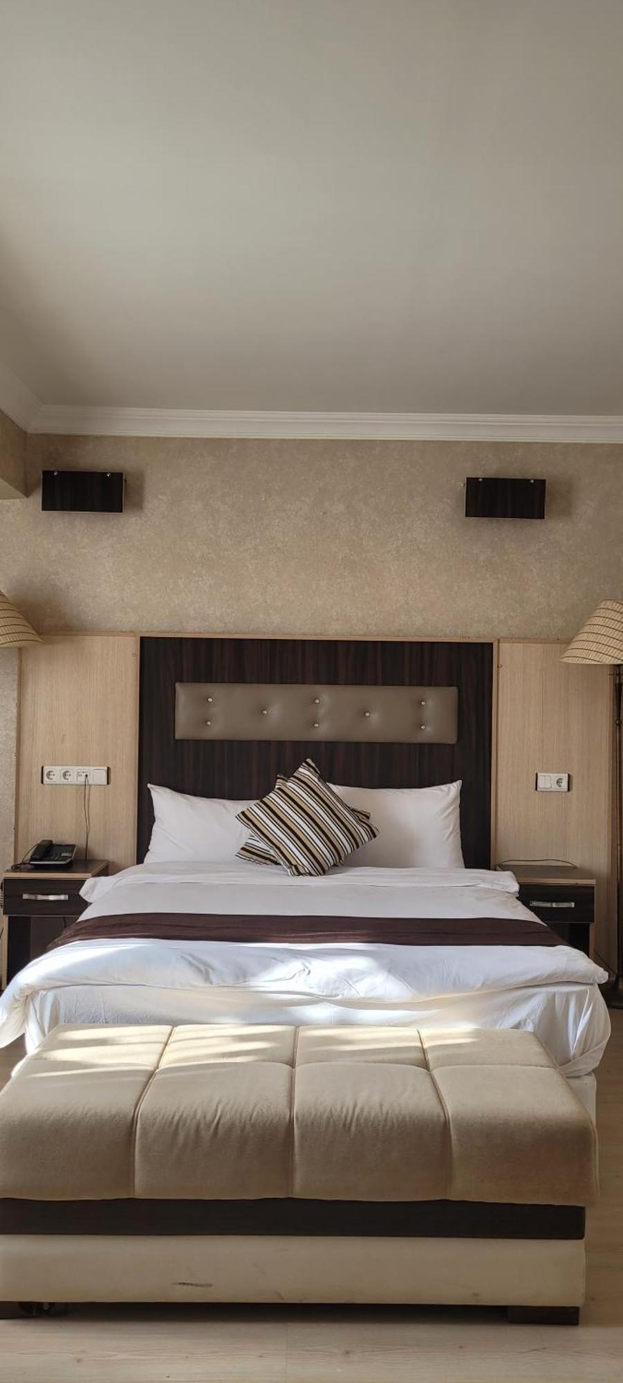 Guengoeren Hotel Карс Екстериор снимка